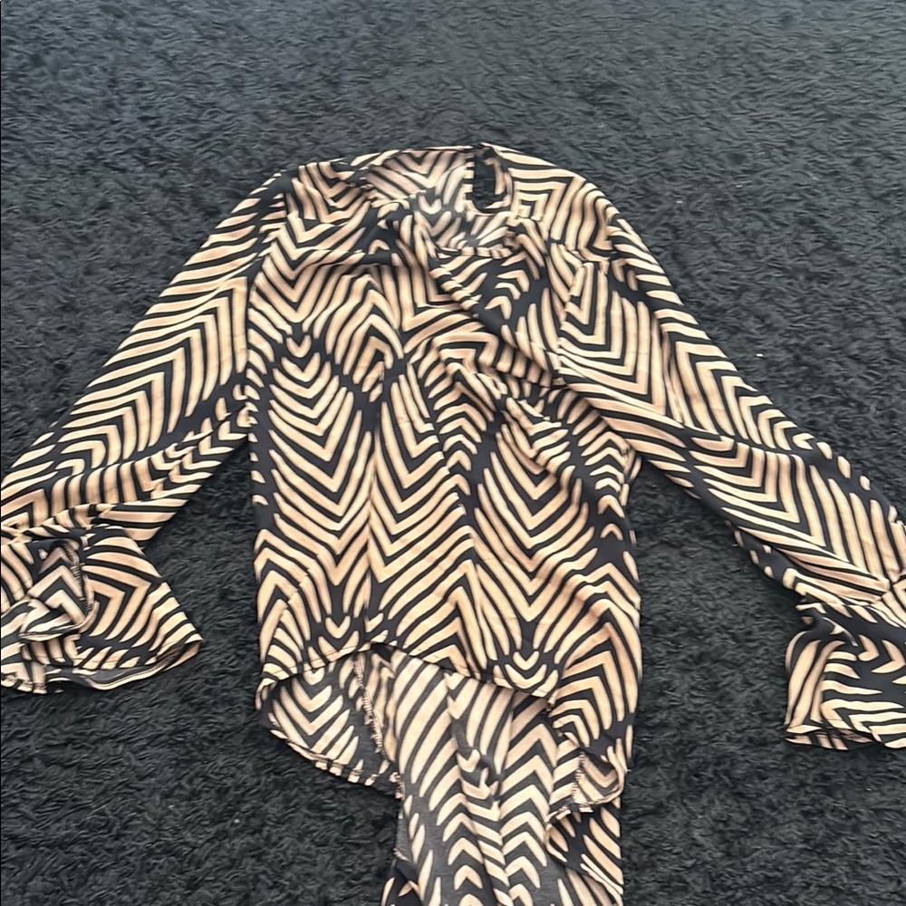 SHEIN Black and White Graphic Asymmetrical Long Sleeve Blouse